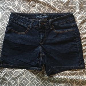 Dark Wash Women’s Jean Shorts Size 6